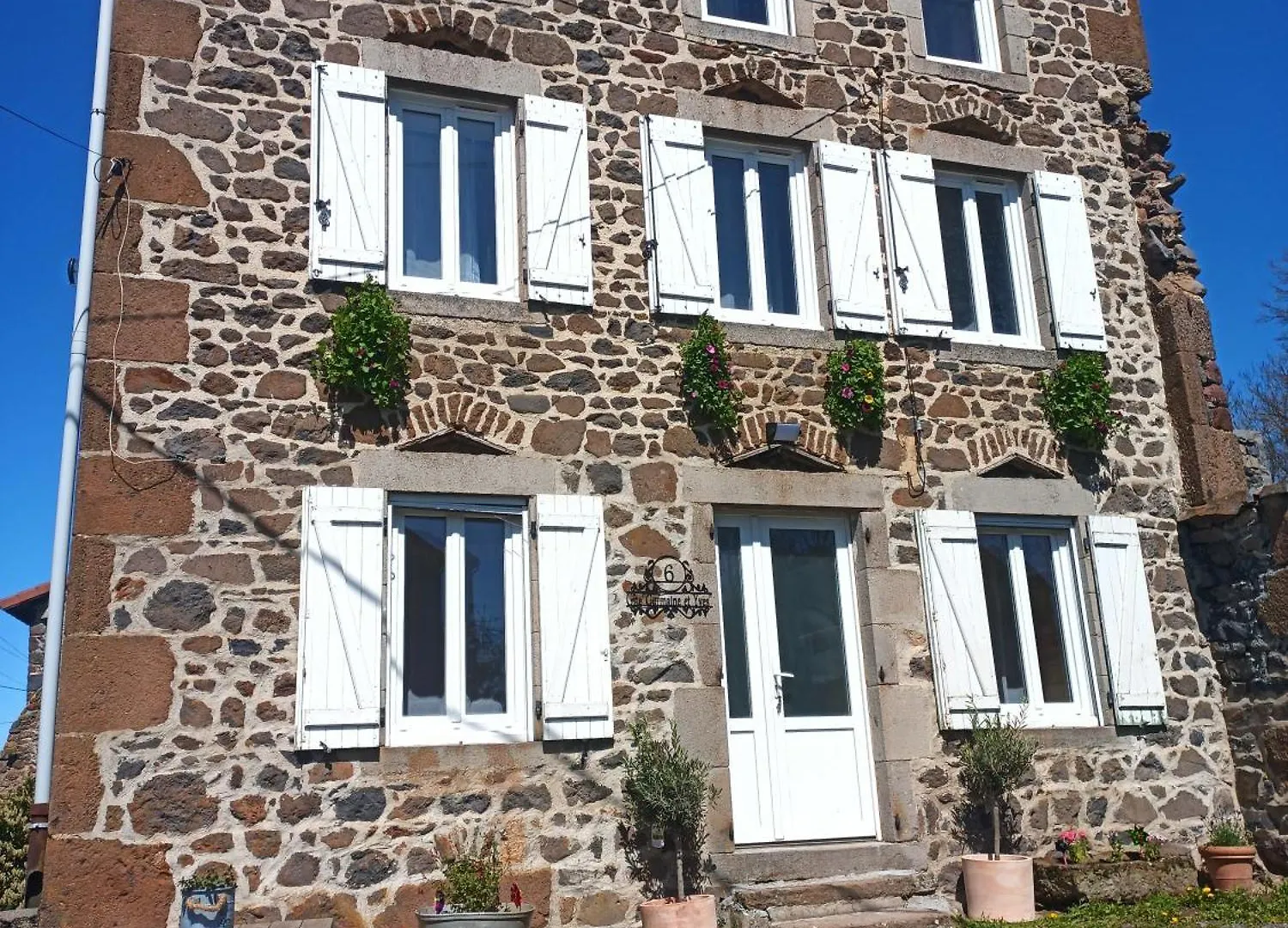 Gite Germaine Et Yves Fix-Saint-Geneys 0*,  France
